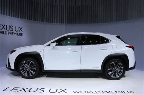 2019 Lexus Ux Brings The Spindle To The Subcompact Crossover World