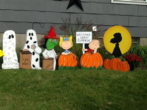 Painted Set of 6 Peanuts Halloween Yard Art Etsy Halloween yard ...