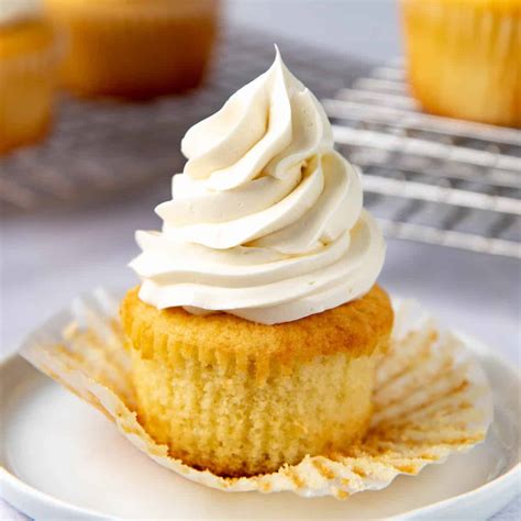 Easy Swiss Meringue Buttercream Cheats Recipe The Flavor Bender