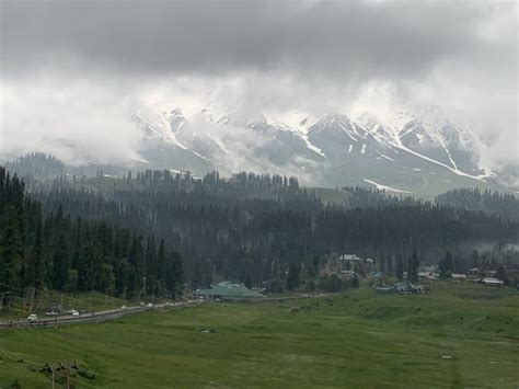 Gulmarg Receives Seasons First Snowfall Kashmir Observer