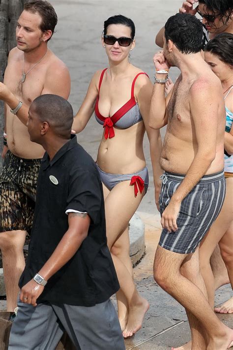 Katy Perry Busty Wearing Skimpy Wet Bikini At Atlantis Paradise Island Porn Pictures XXX Photos