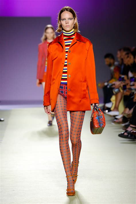 Versace News Collections Fashion Shows Fashion Week Reviews And More Vogue