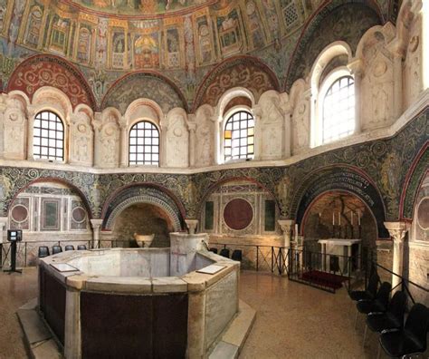 Baptisterio De Los Ortodoxos Rávena 400 450 Con Planta Octogonal Y