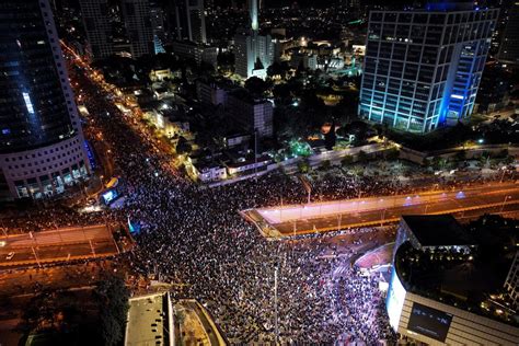 Tens of thousands of Israelis protest against Netanyahu justice plans ...