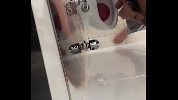 pillada meando hetero macho pajeándose XVIDEOS