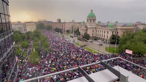 Top Channel Qindra persona protestojnë në Beograd kundër dhunës