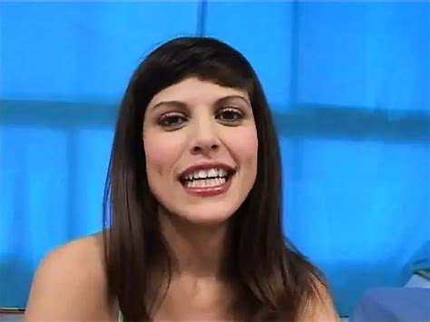 Une latina sexy à gros nichons se fait défoncer la chatte dans un casting porno xHamster