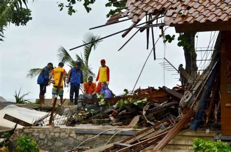 Nach Tsunami In Indonesien Papst Franziskus Bittet Um Gebet