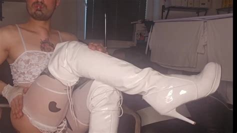 کی فتیش پا داره و دوس داره پاهامو بو کنه و لیس بزنه بعد آب کیرشو بریز رو پاهام Pornhub Gay