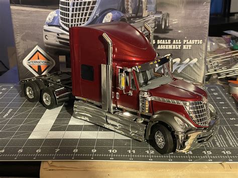 2010 International Lonestar Plastic Model Truck Kit 125 Scale