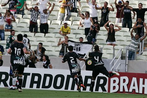 Cear Bate Fortaleza No Primeiro Cl Ssico Rei Da Arena Castel O