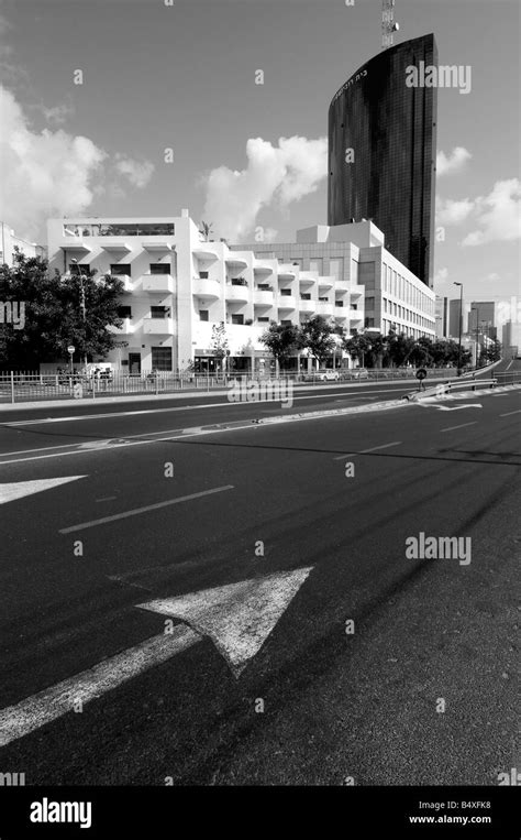 tel aviv ,the white city old and new Stock Photo - Alamy