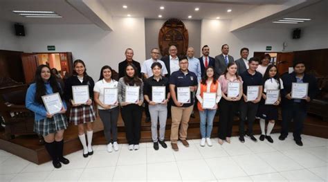 Entregan Reconocimientos A Estudiantes Destacados Entorno Informativo