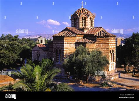 Iglesia Bizantina De Los Santos Ap Stoles S Xi Detras El Templo De