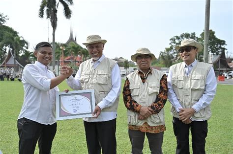 Penghargaan Dan Motivasi Penyuluh Pertanian Berprestasi Di Sumbar