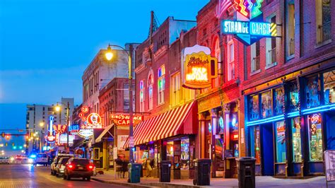 5 Reasons to Avoid Beale Street in Memphis - Getaway Couple