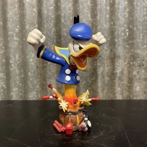 Donald Duck Grand Jester Rare Figurine Disney Showcase Collection Eur