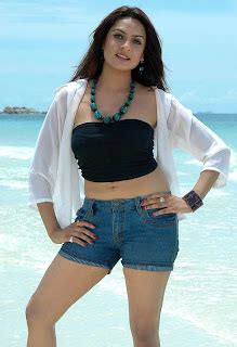 Argarwal Hot Beach Still Indian Glamours Actress Bikini Cleavage Spicy Collections