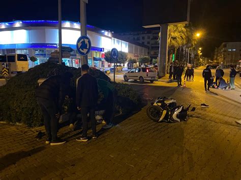 Antalya da Motosiklet Kazası 2 Kişi Yaralandı Son Dakika