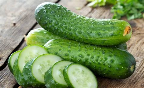 5 asombrosos beneficios del pepino en la piel que no conocías