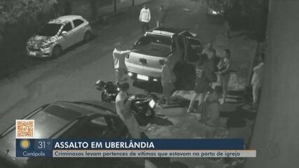 VÍDEO grupo é rendido por assaltantes e roubado na porta de igreja no