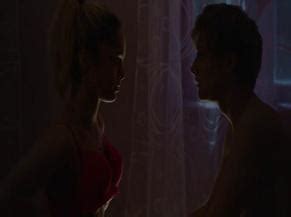 Aux Animaux La Guerre Nude Scenes Aznude