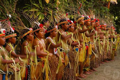 Pacific Island Women | Island of Yap know for its Stone Money located ...