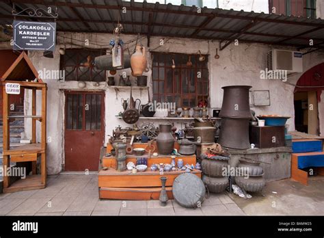 Antique shop in istanbul turkey hi-res stock photography and images - Alamy