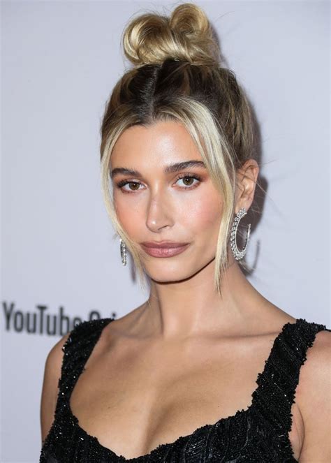 Mídia PBBR on Twitter Hailey baldwin makeup Stylish hair Wedding