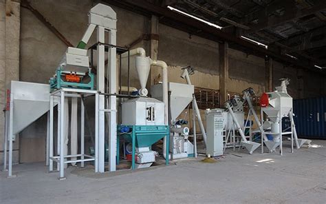 Automatic Feed Pellet Packing Machine For Weighing And Sealing