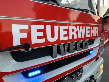 Feuerwehreinsätze in Emden Brände und Verkehrsunfall fordern