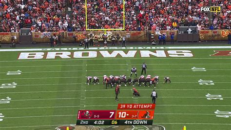 Cleveland Browns Kicker Cade Yorks 39 Yard Fg Attempt Couldnt Be More Off