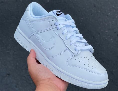 Que Vaut La Nike Wmns Dunk Low Triple White 2021 Toute Blanche DD1503