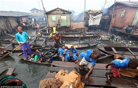 ナイジェリア・ラゴスの水上に浮かぶスラム街「マココ（makoko）」の画像いろいろ Slums Christian Village