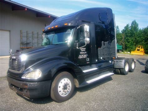 Freightliner Cl Columbia Tandem Axle Sleeper Cab Tractor For