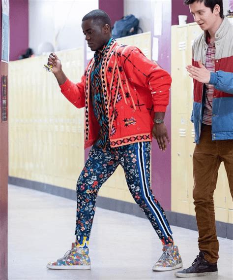 O figurino de Sex Education é incrível e nós vamos te provar STEAL THE LOOK