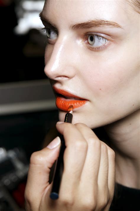 How To Wear Bright Lipstick