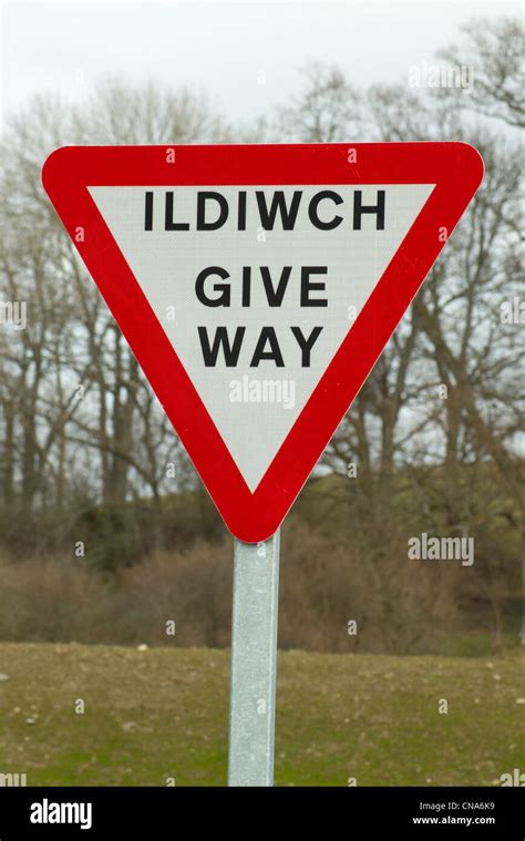 Ildiwich, Give Way road sign in Welsh and English, Wales UK Stock Photo ...