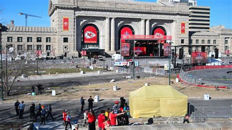 Shooting during Kansas City Chiefs parade leaves 1 dead, 22 injured ...