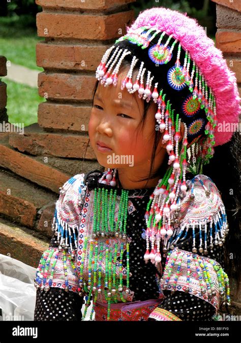 Fille de tribu de colline Banque de photographies et dimages à haute