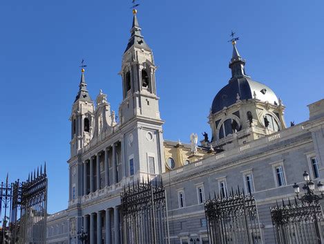 Almudena Cathedral | Tickets, opening hours, history and what to see ...