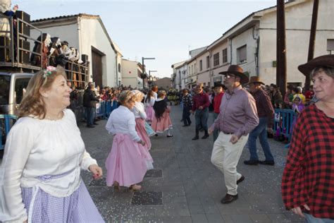 Festa música i disbauxa marquen la rua de Carnaval 2020 Ajuntament