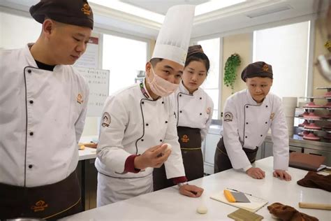 初高中生没有文凭，学什么技术改变命运？广州欧米奇西点西餐学校官网