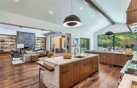 Kris Jenner Sells Her Hidden Hills Home for $15 Million