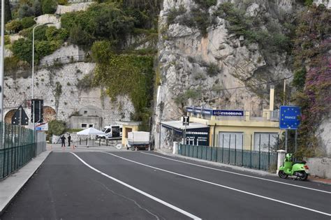 Al Confine Di Ventimiglia Respinti I Francesi Di Muro E I Migranti