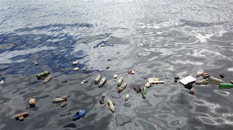 Descubren tres islas formadas por plástico en los océanos Pacífico y