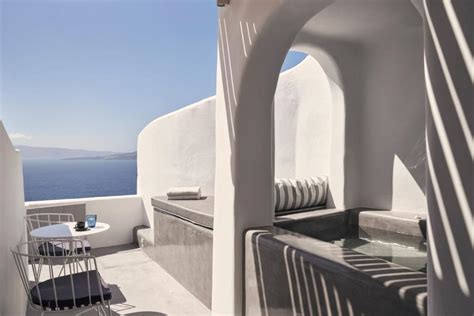 Best Cave Houses in Santorini - Blog | Greeka.com