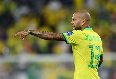 Brezilyalı futbolcu Dani Alves e cinsel taciz iddiasıyla soruşturma