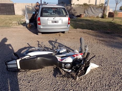 Choque entre un automóvil y una motocicleta La Razon de Chivilcoy