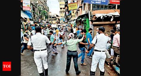 Kolkata Police Start Evicting Kalakar Street Hawkers Kolkata News